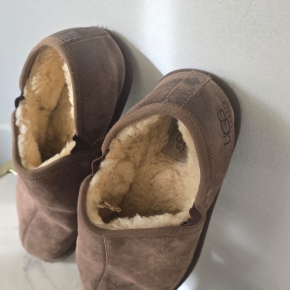 Brown Suede UGG Sheepskin Lined Boots - Cozy Winter Slippers Size 9. - Picture 6 of 8